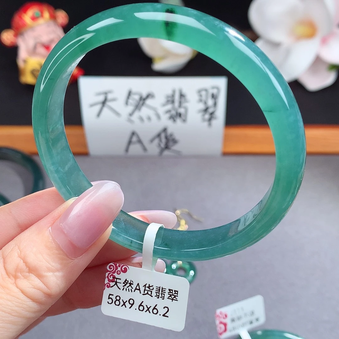 翡翠手镯（圆镯）未镶嵌