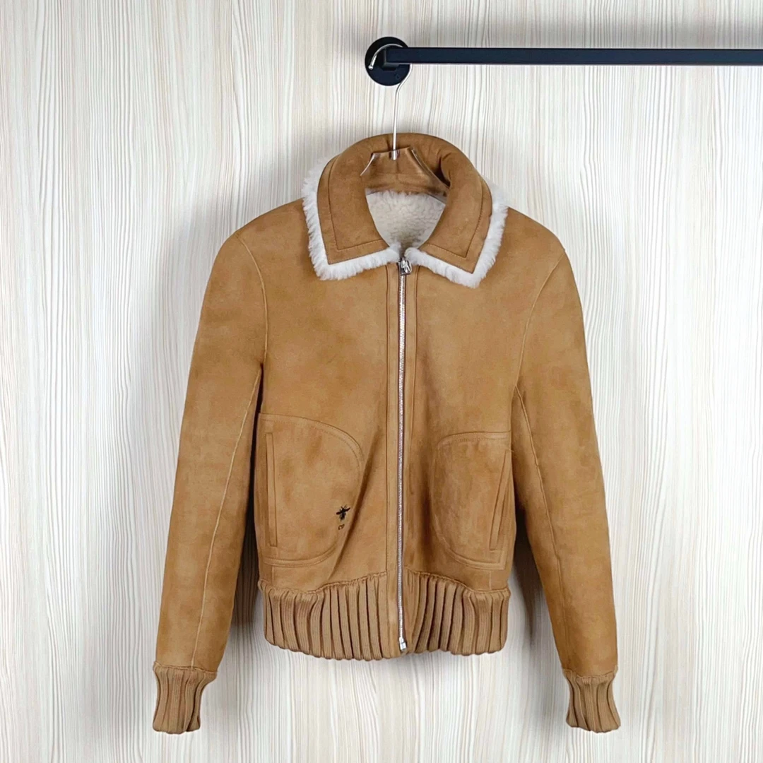 99新 DIOR/迪奥  皮毛一体外套 尺码38成色看直播 GSS25330