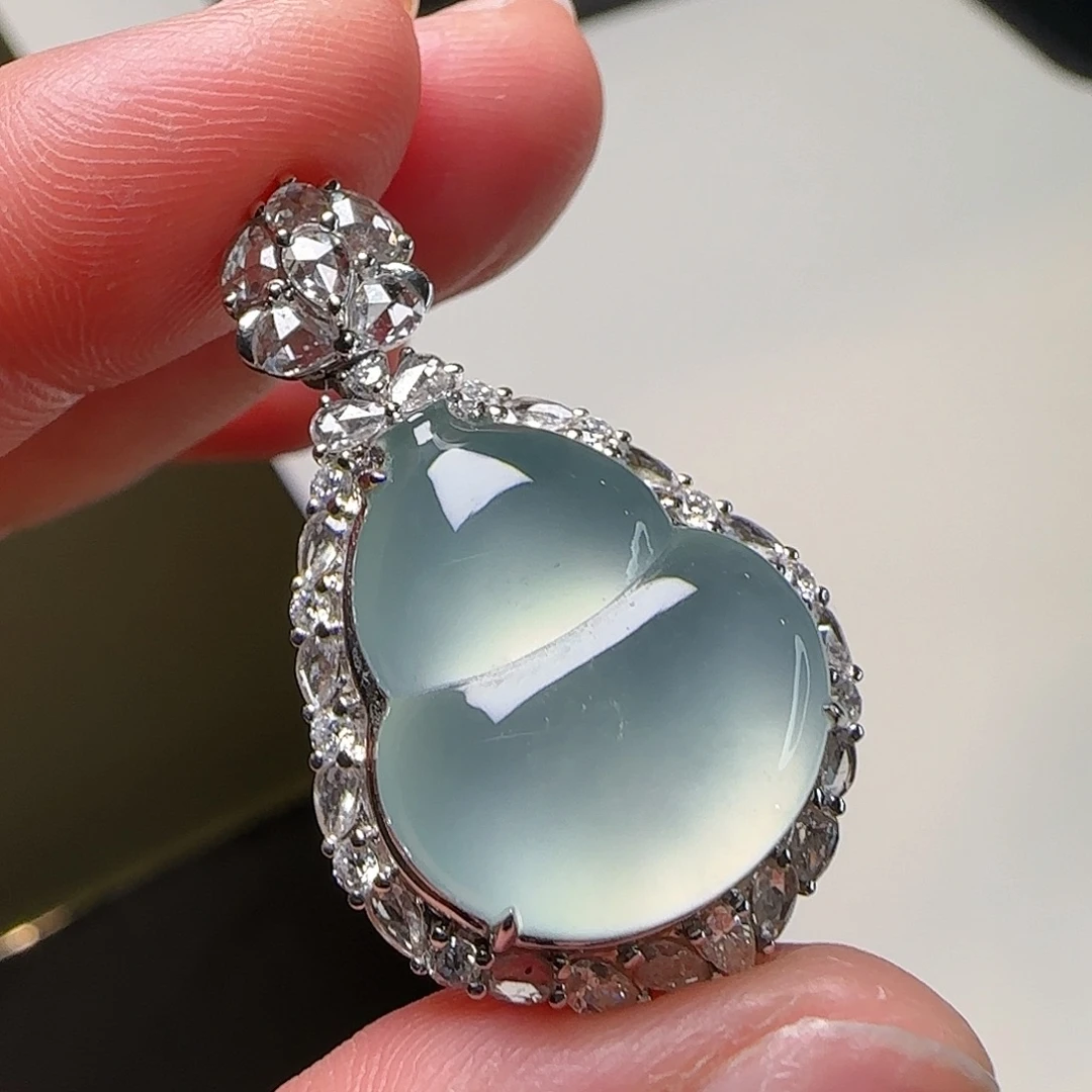 翡翠18K金镶嵌颈饰天然翡翠