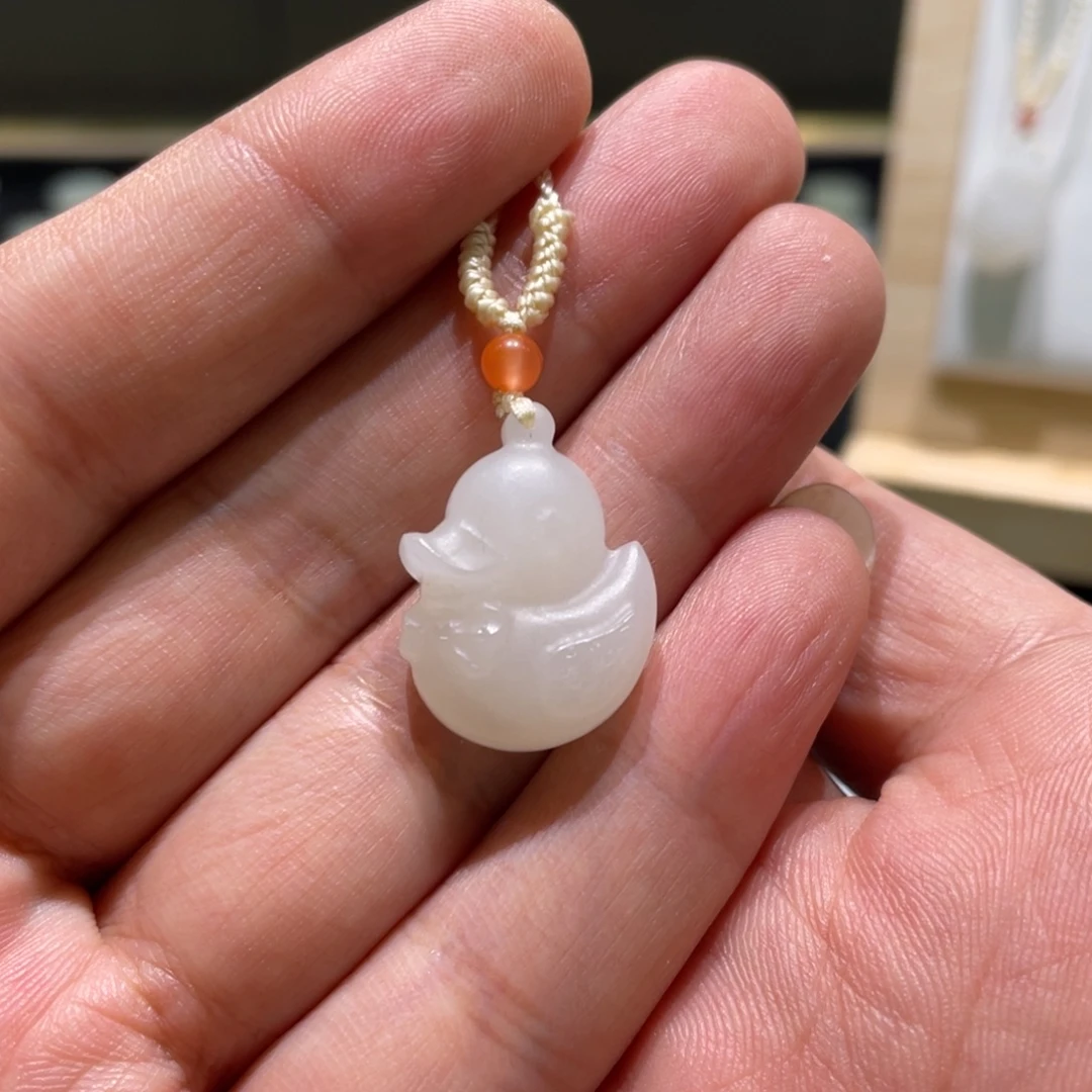 和田玉未镶嵌颈饰小鸭子