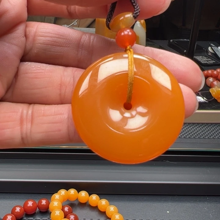 石英质玉（黄龙玉）未镶嵌颈饰