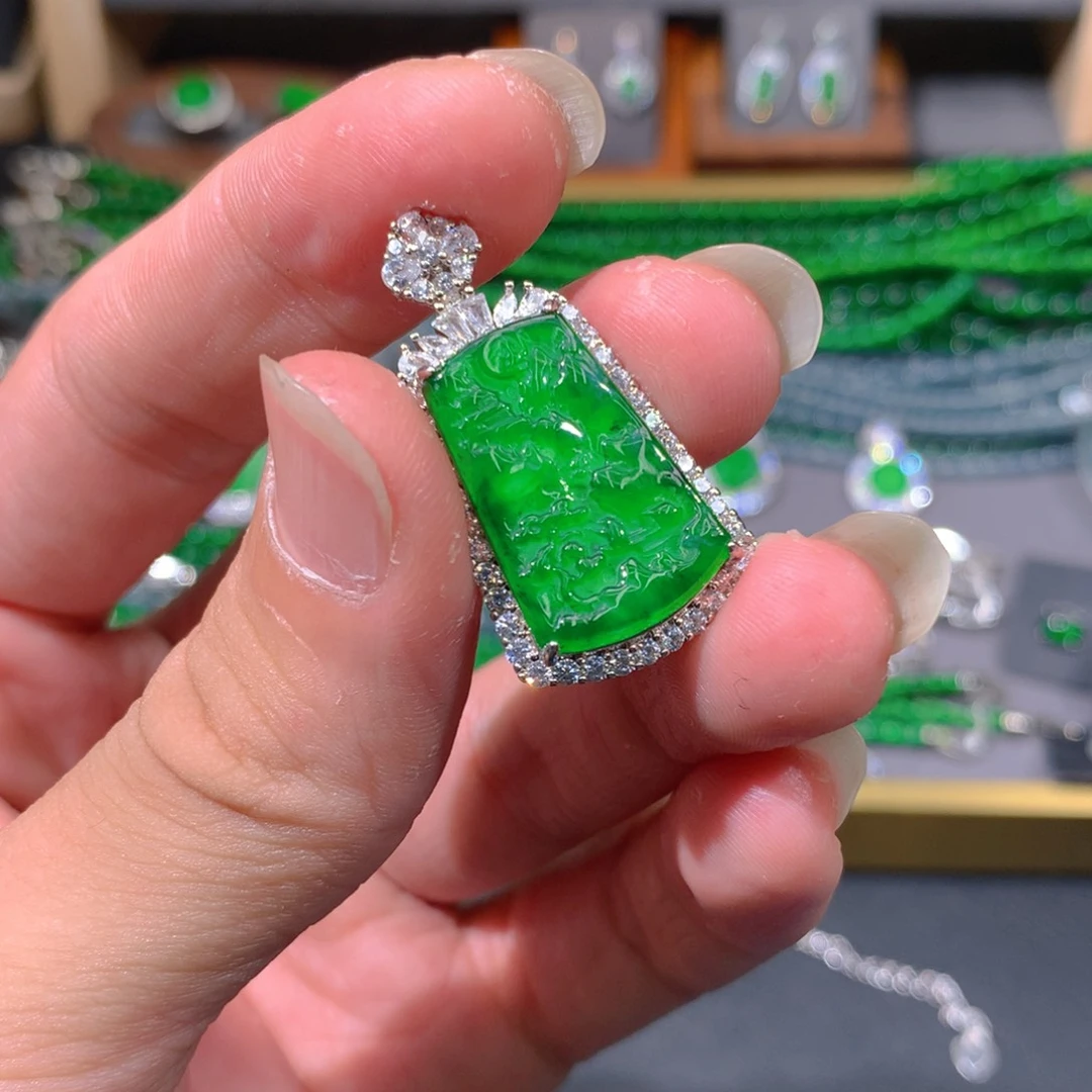 翡翠吊坠(赠链)未镶嵌天然