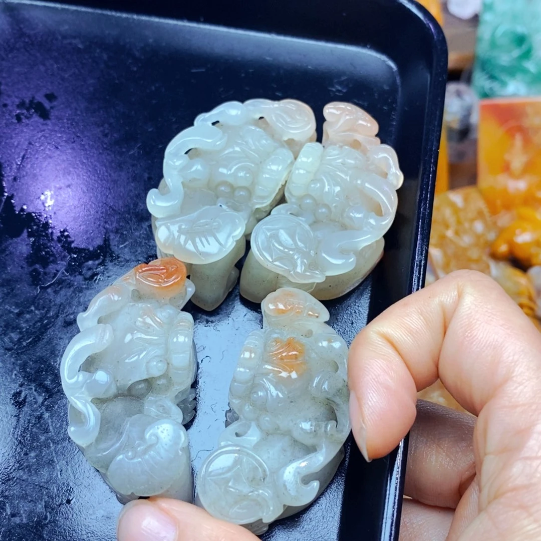 石英质玉（黄龙玉）未镶嵌颈饰