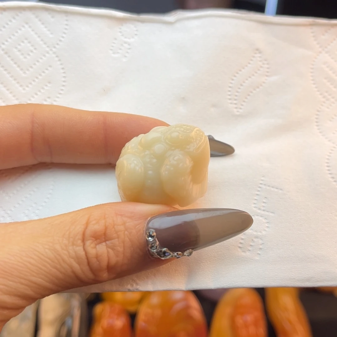 石英质玉黄蜡石挂件未镶嵌瓷***厂
