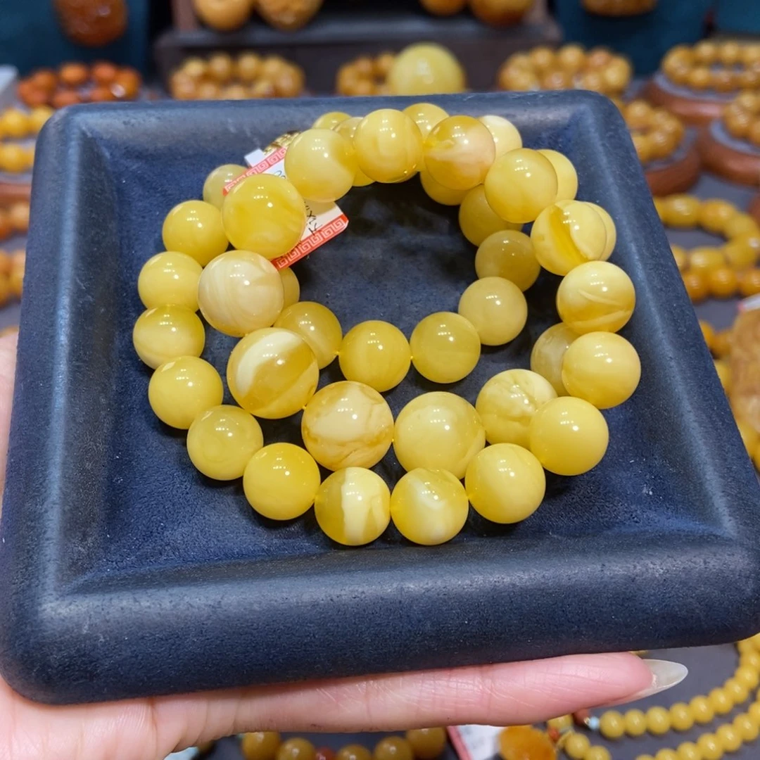 宓***儿琥珀未镶嵌颈饰蜜蜡