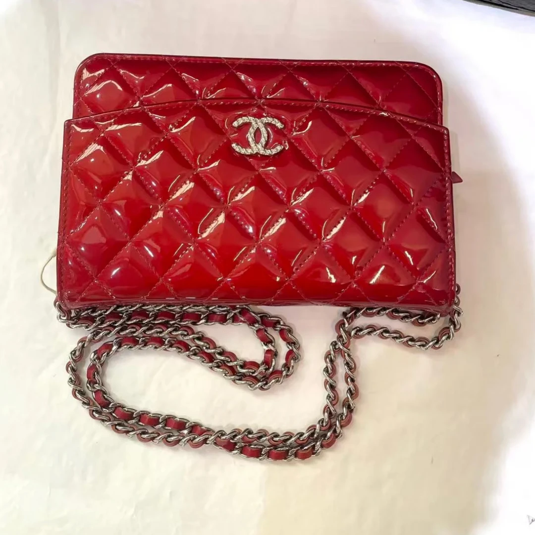 95新 Chanel/香奈儿 香奈儿 · Chanel 红色漆皮雕花logo woc