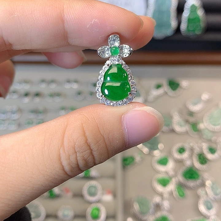 翡翠未镶嵌颈饰吊坠