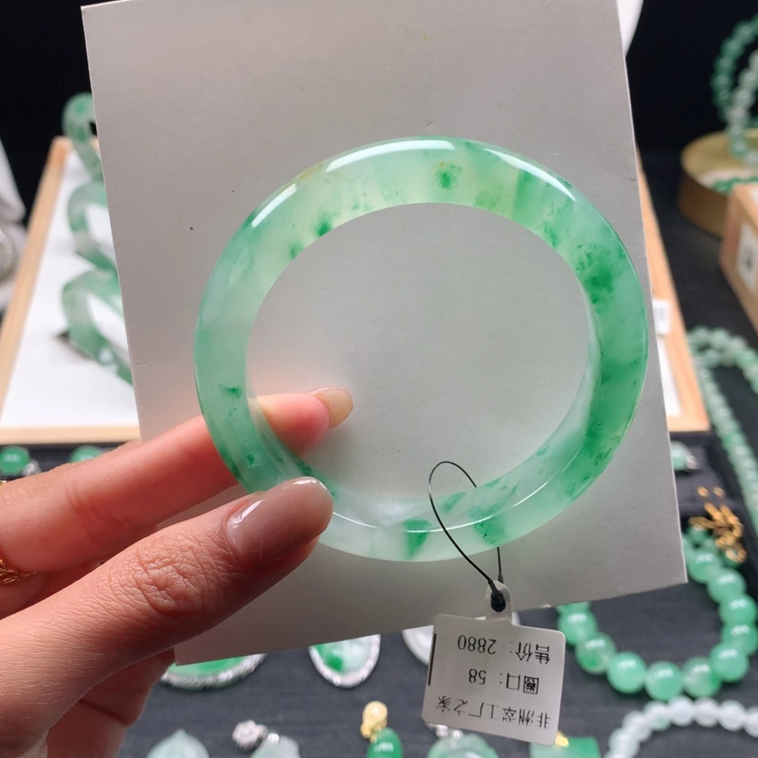 石英质玉未镶嵌手镯