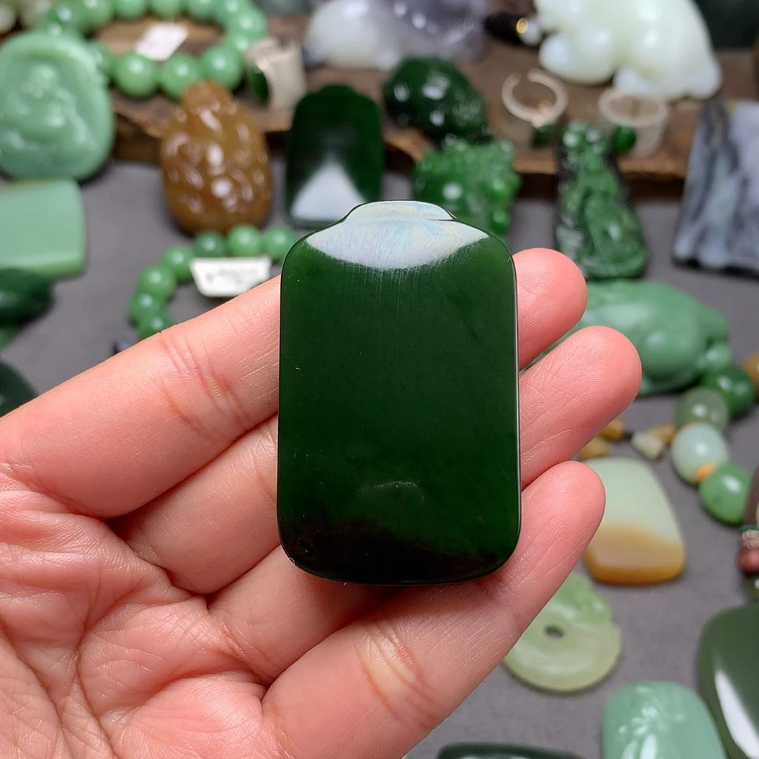 和田玉颈饰未镶嵌霸*哥