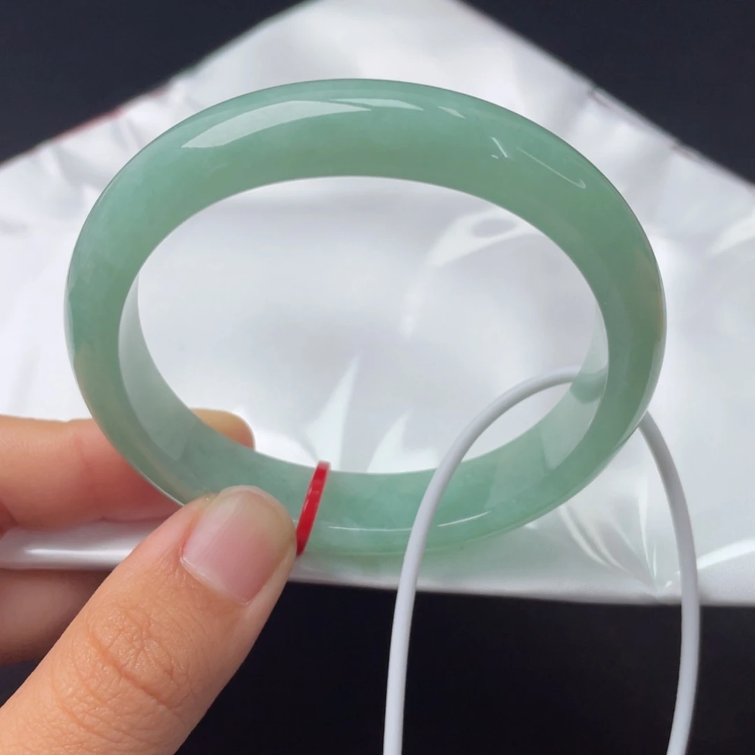 翡翠手镯（贵妃镯）未镶嵌