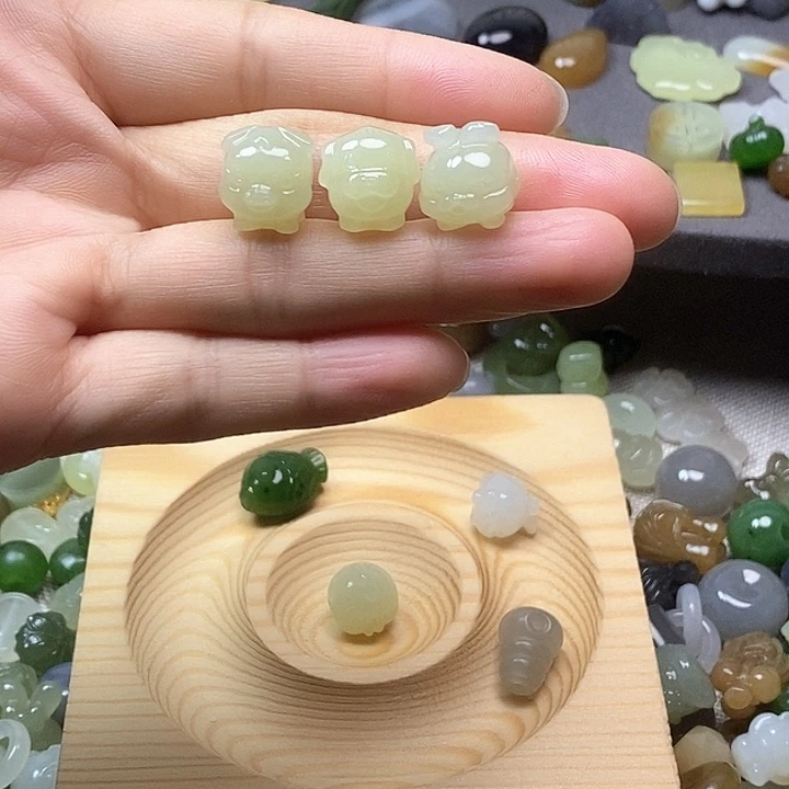 未镶嵌和田玉挂件周*娜