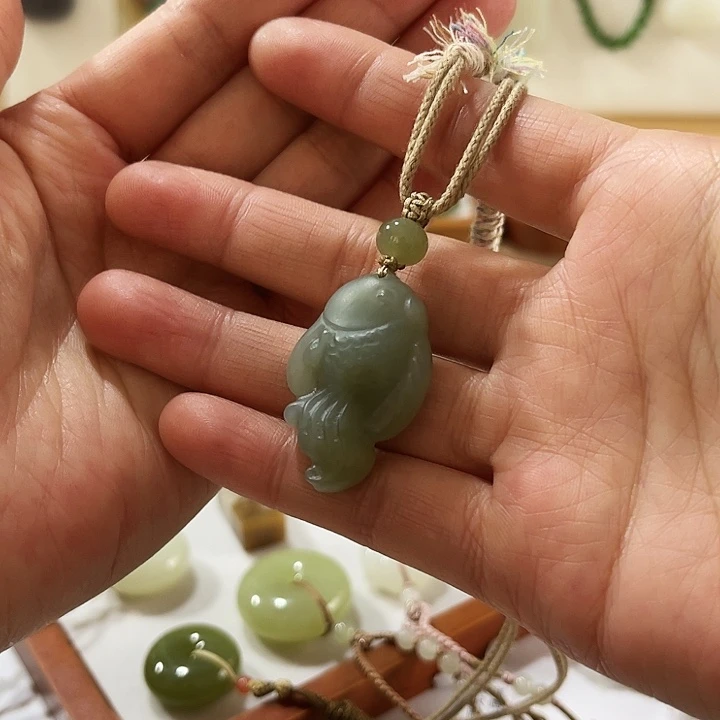 布***甜和田玉未镶嵌颈饰