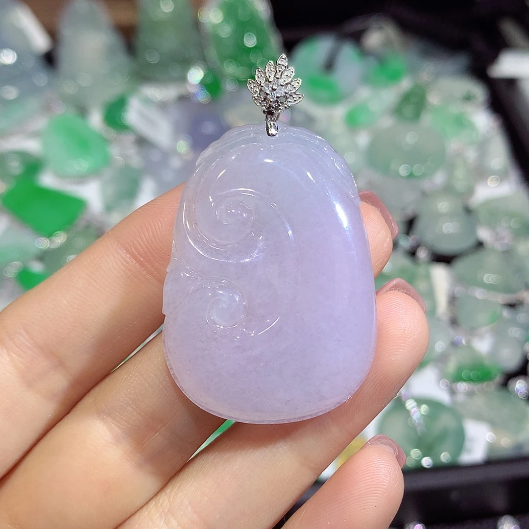 翡翠18K金镶嵌颈饰如意