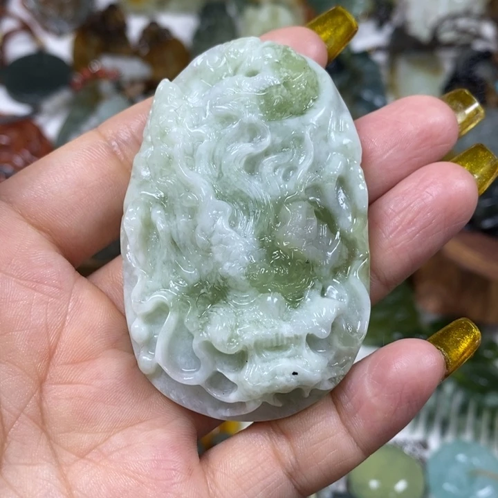 未镶嵌蛇纹石玉吊坠