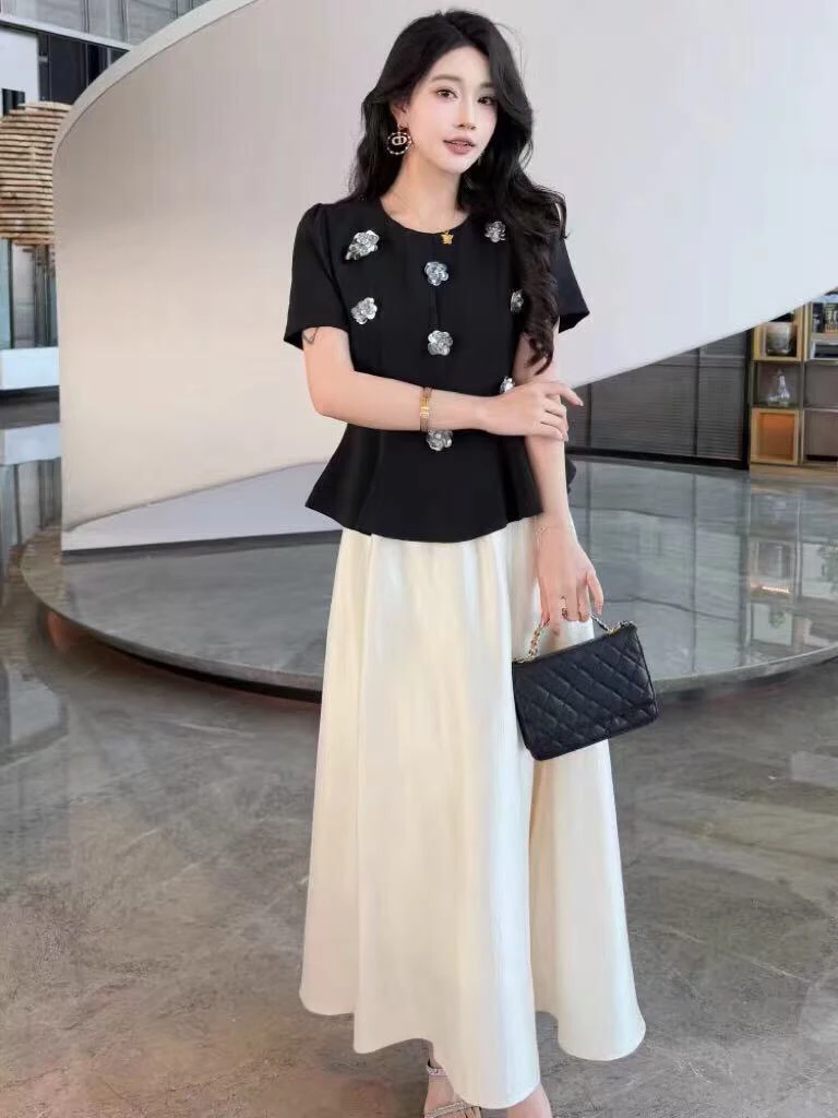 2025年夏季新款时尚套装立体花荷叶边上衣+白色网纱长裙两件套女