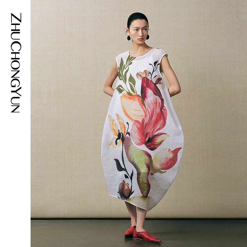 【轻语秋实】ZHUCHONGYUN2025秋新款中式花稿无袖印花连衣裙