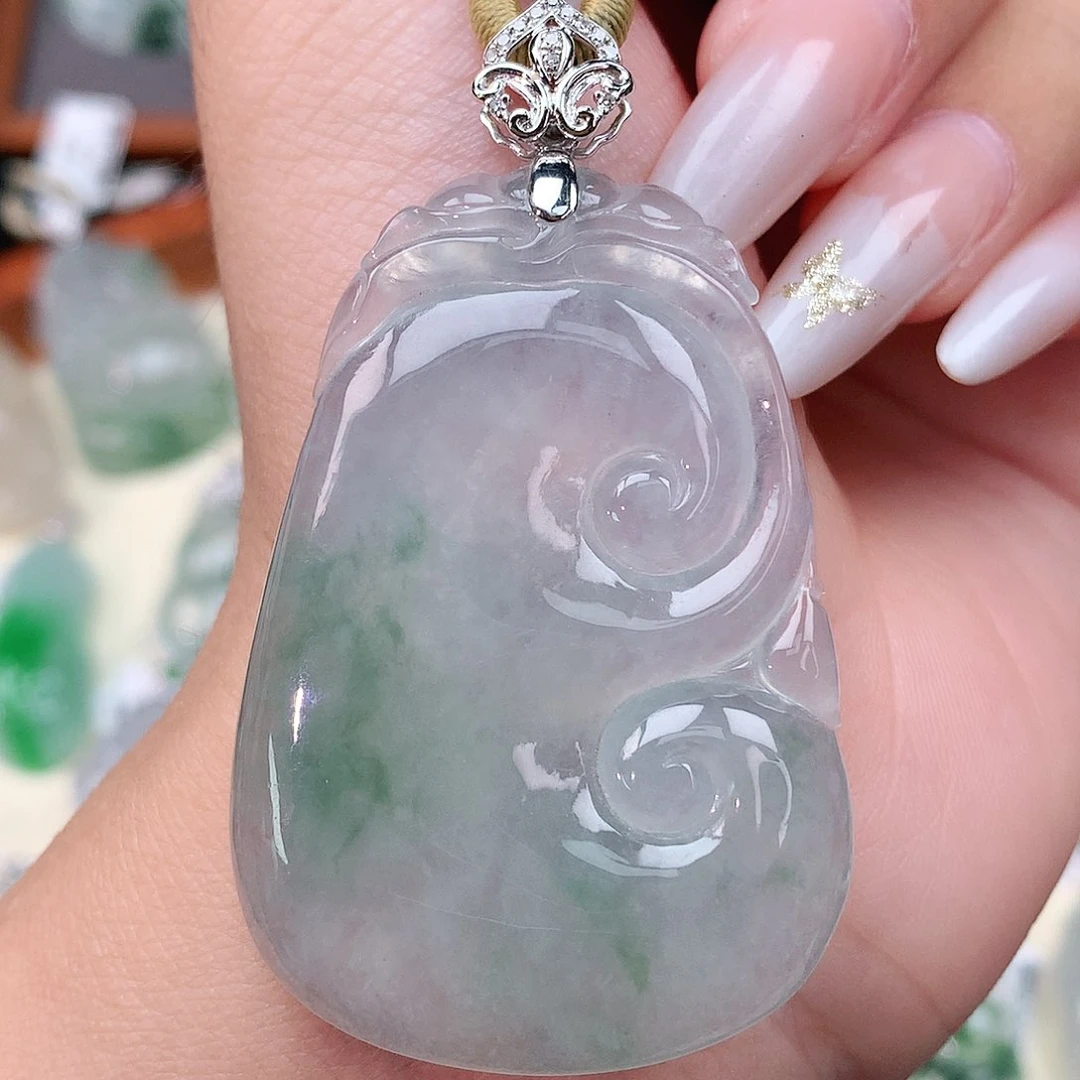 颈饰18K金镶嵌翡翠如意