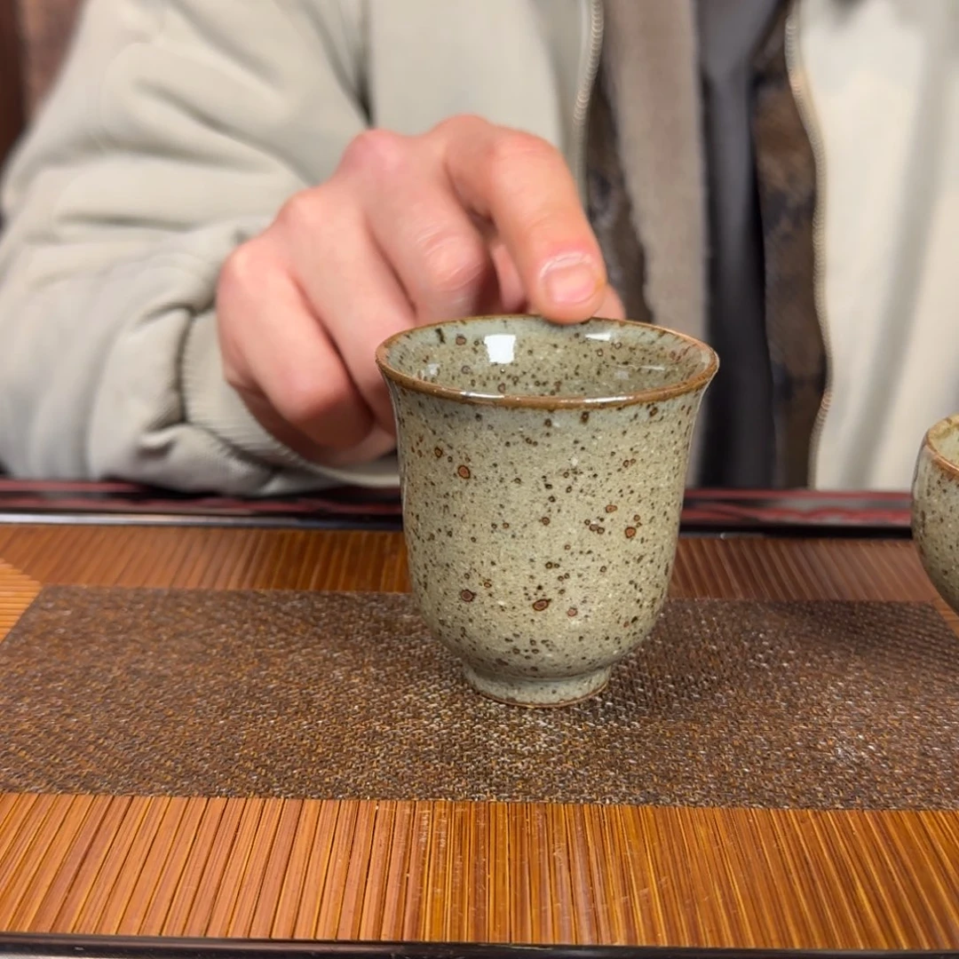 平阳窑手作原矿矸子泥青釉茶杯