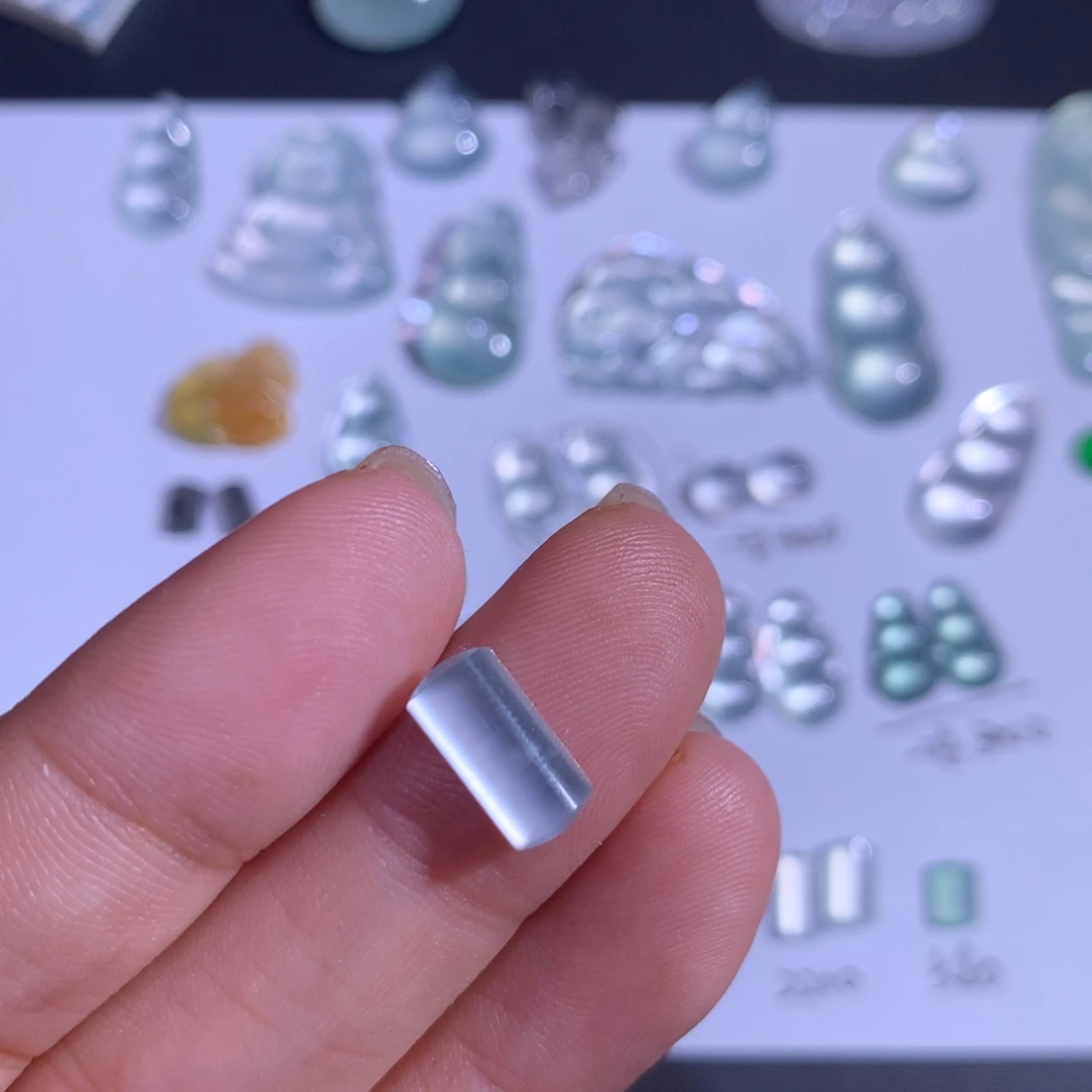 翡翠未镶嵌颈饰马鞍