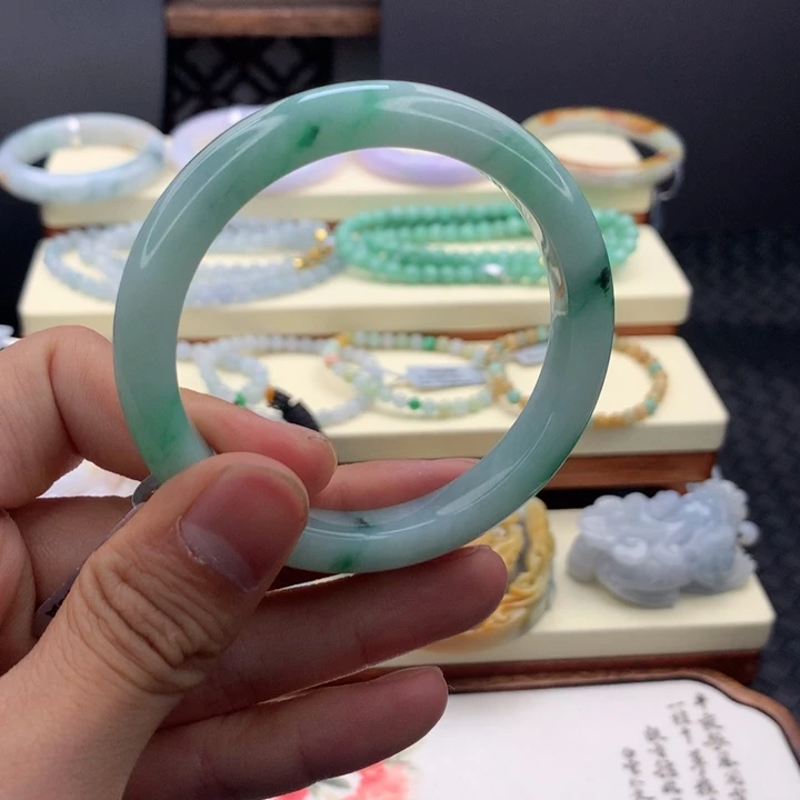 翡翠未镶嵌手镯手镯