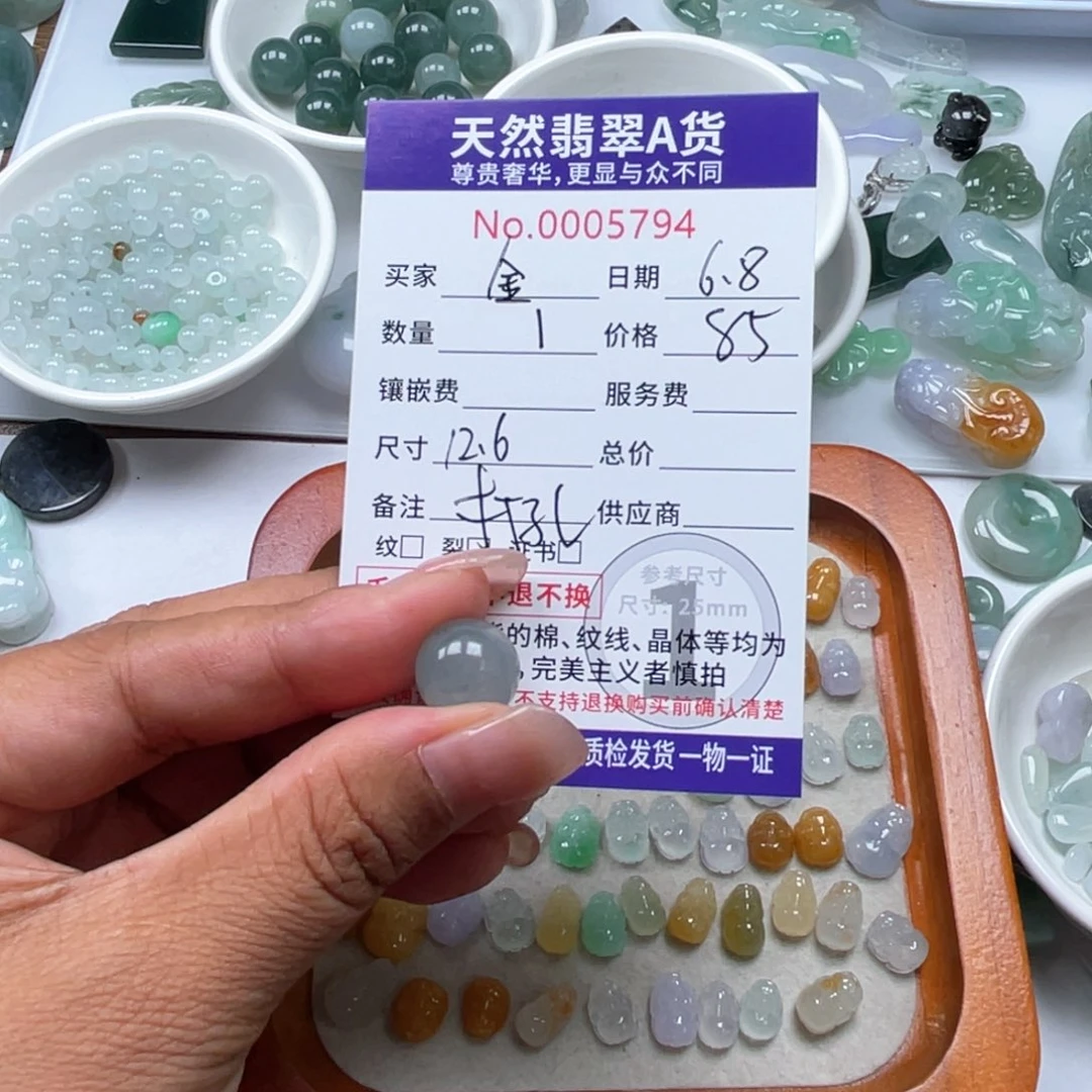 翡翠未镶嵌颈饰金*赋