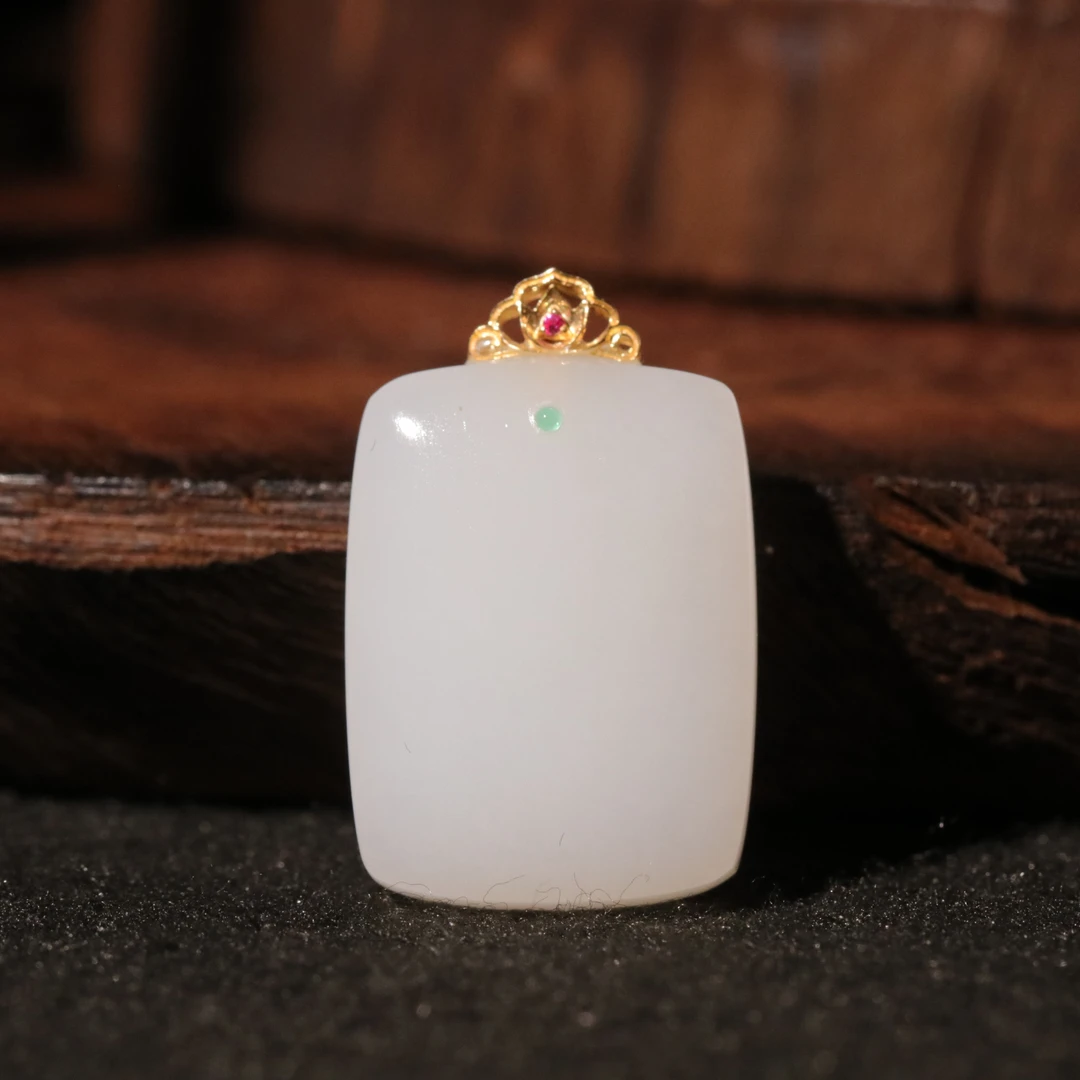 【泓贝珠宝-L915】18k金镶嵌和田玉白玉平安无事牌吊坠