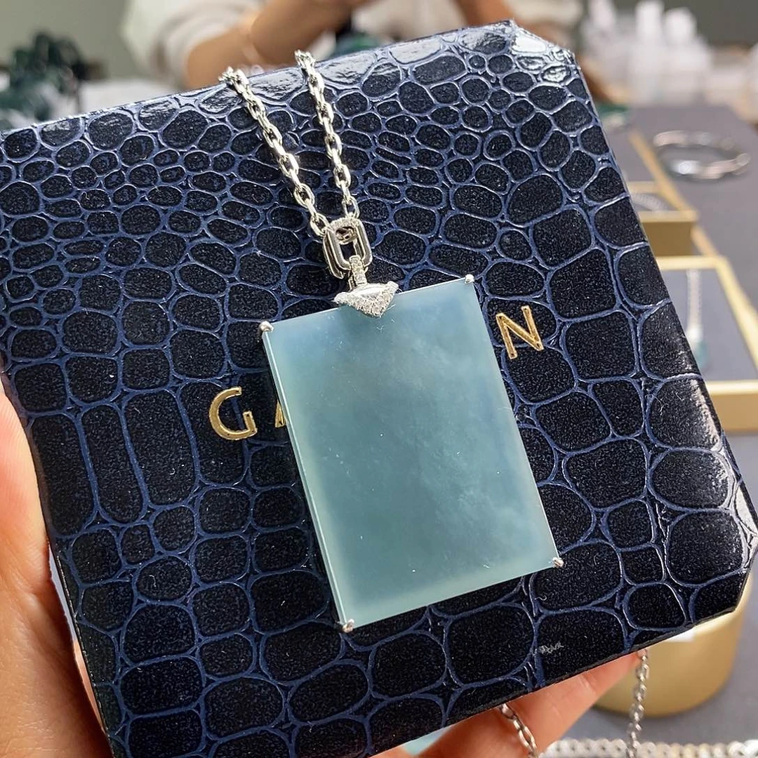 翡翠未镶嵌手镯无事牌