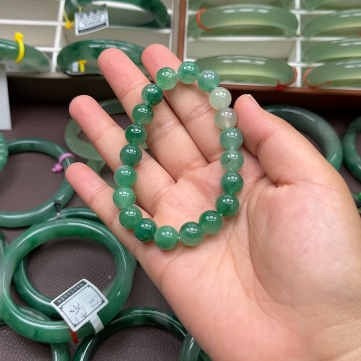大***车石英质玉（非洲翠）手链未镶嵌