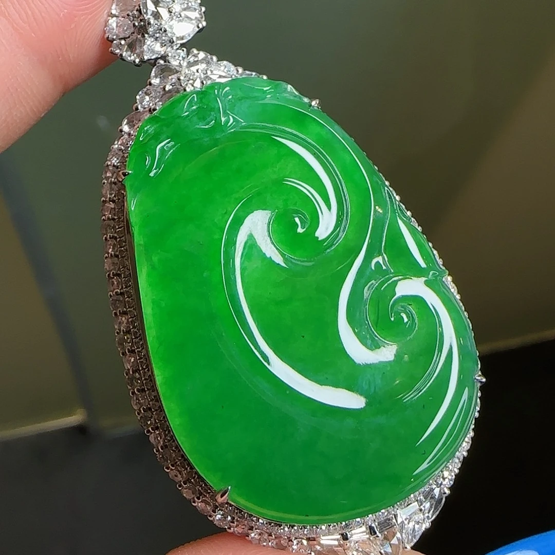 翡翠18K金镶嵌颈饰天然翡翠