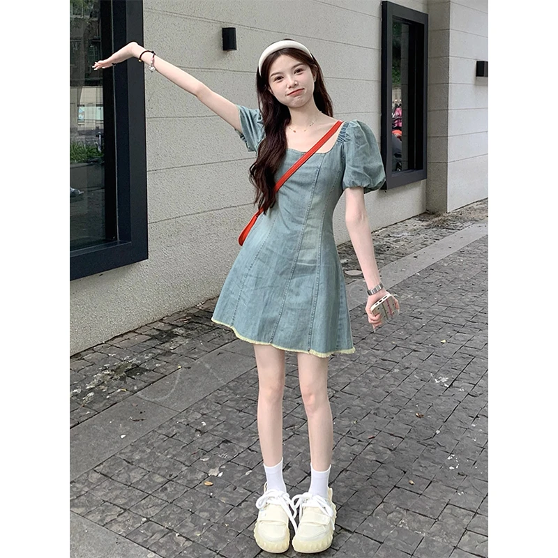 复古方领泡泡袖牛仔连衣裙女夏季新款甜酷收腰显瘦毛边A字短裙子