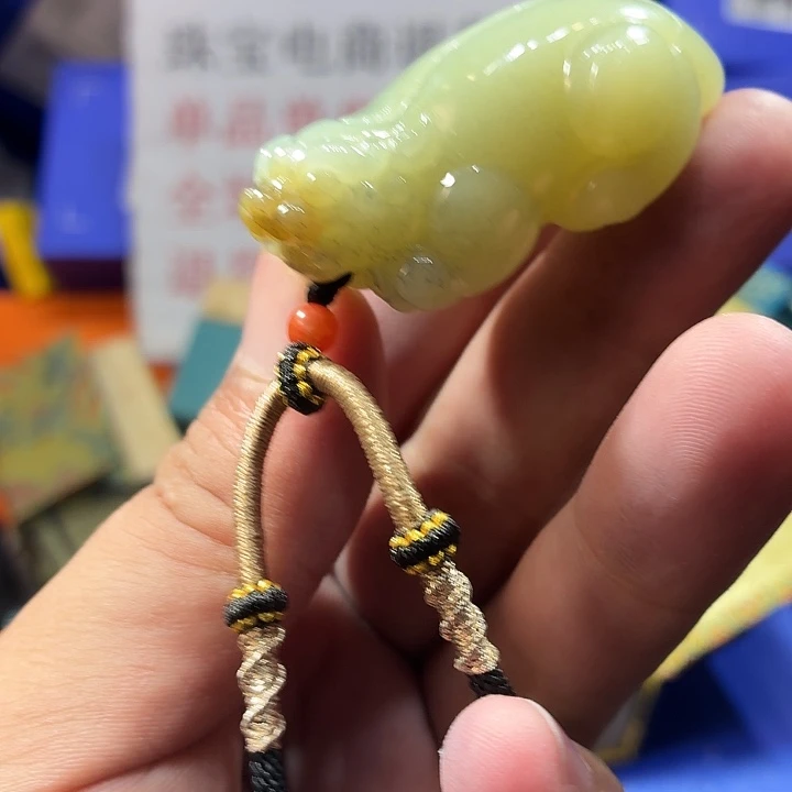 颈饰未镶嵌和田玉（糖玉）