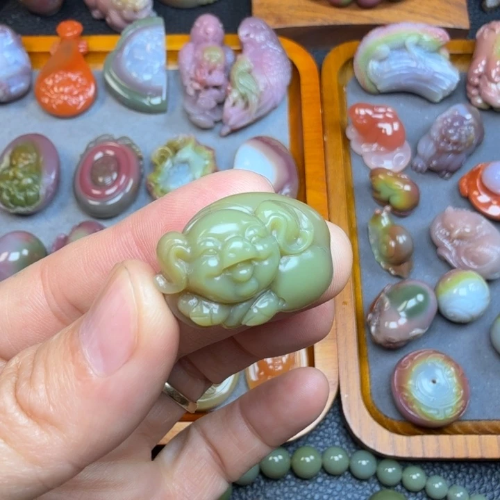 玛瑙/玉髓颈饰未镶嵌盐源原矿