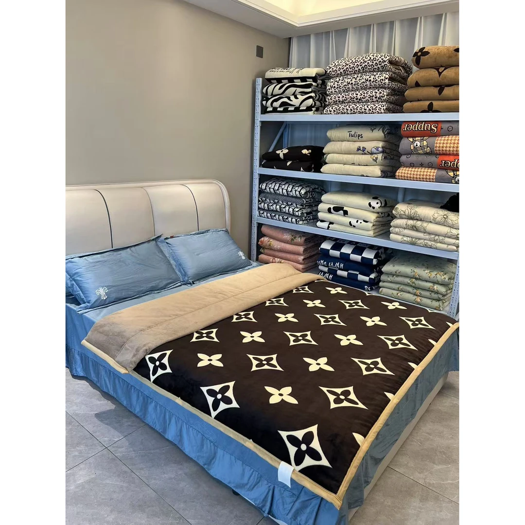 1.8米*2米双面绒黑老花印花款加厚高端被子机洗双人冬被