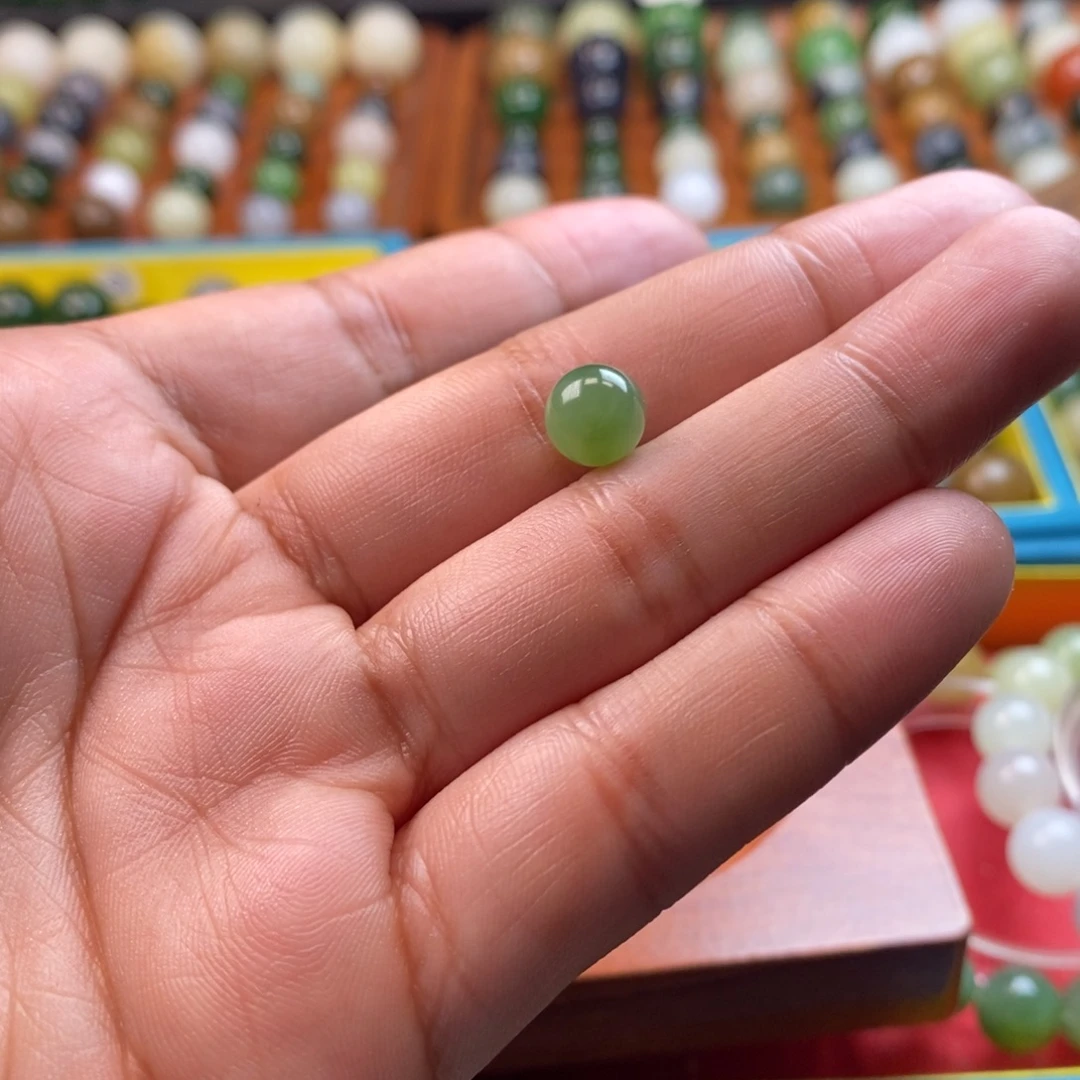 心***馨和田玉未镶嵌珠宝奇石卡8果绿y