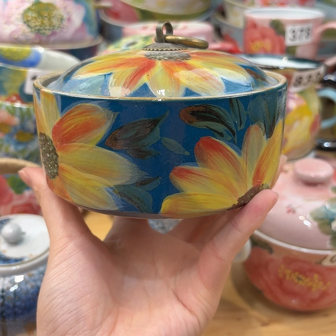 瓷片兔兔哈哈笑的