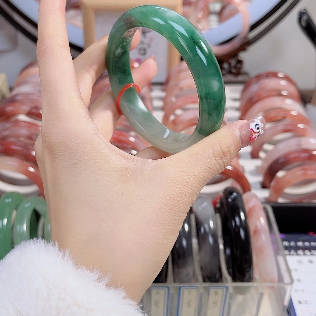 石英质玉手镯未镶嵌我****人