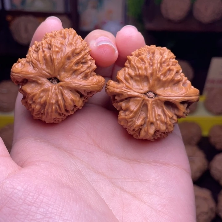 把件桃核闪购15南疆石