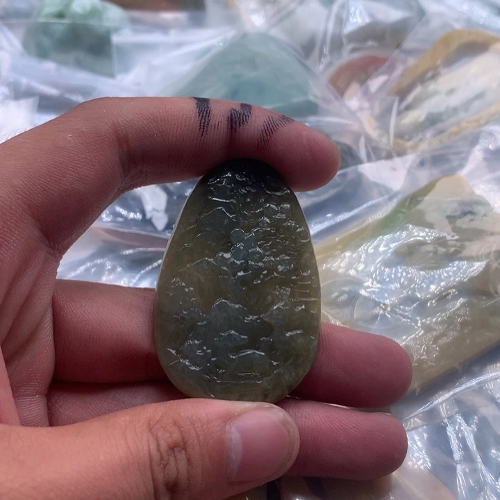 翡翠未镶嵌颈饰保真天然a货翡翠