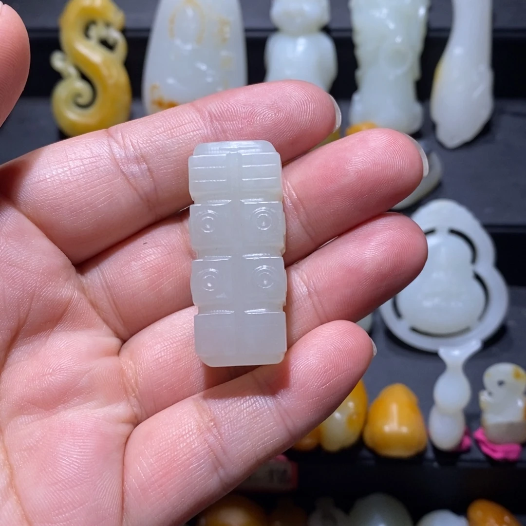 淡***水和田玉未镶嵌颈饰