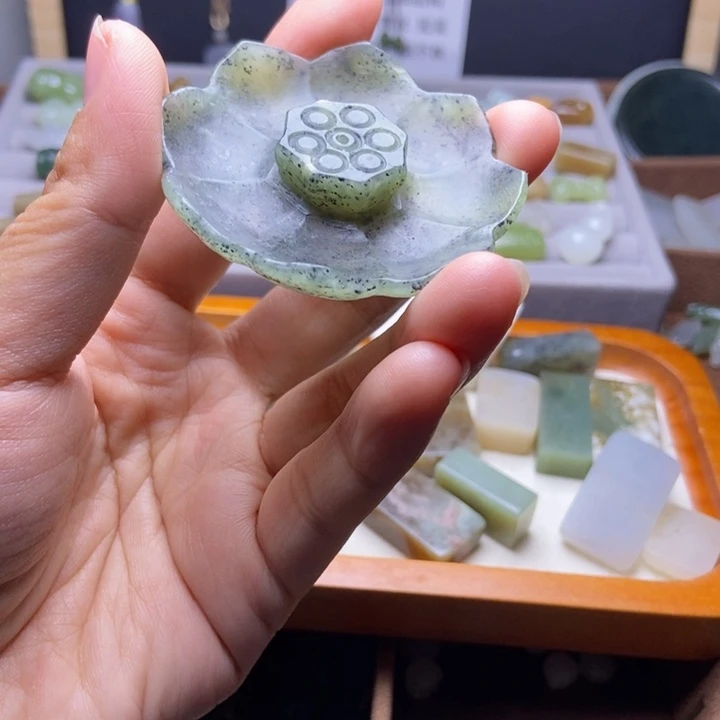 U***T和田玉未镶嵌手链