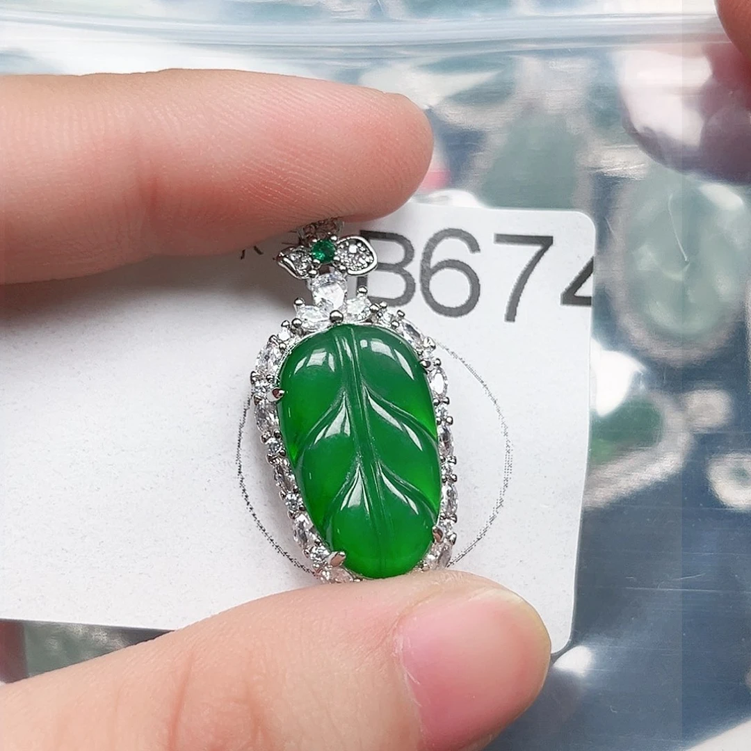 翡翠颈饰未镶嵌翡翠674