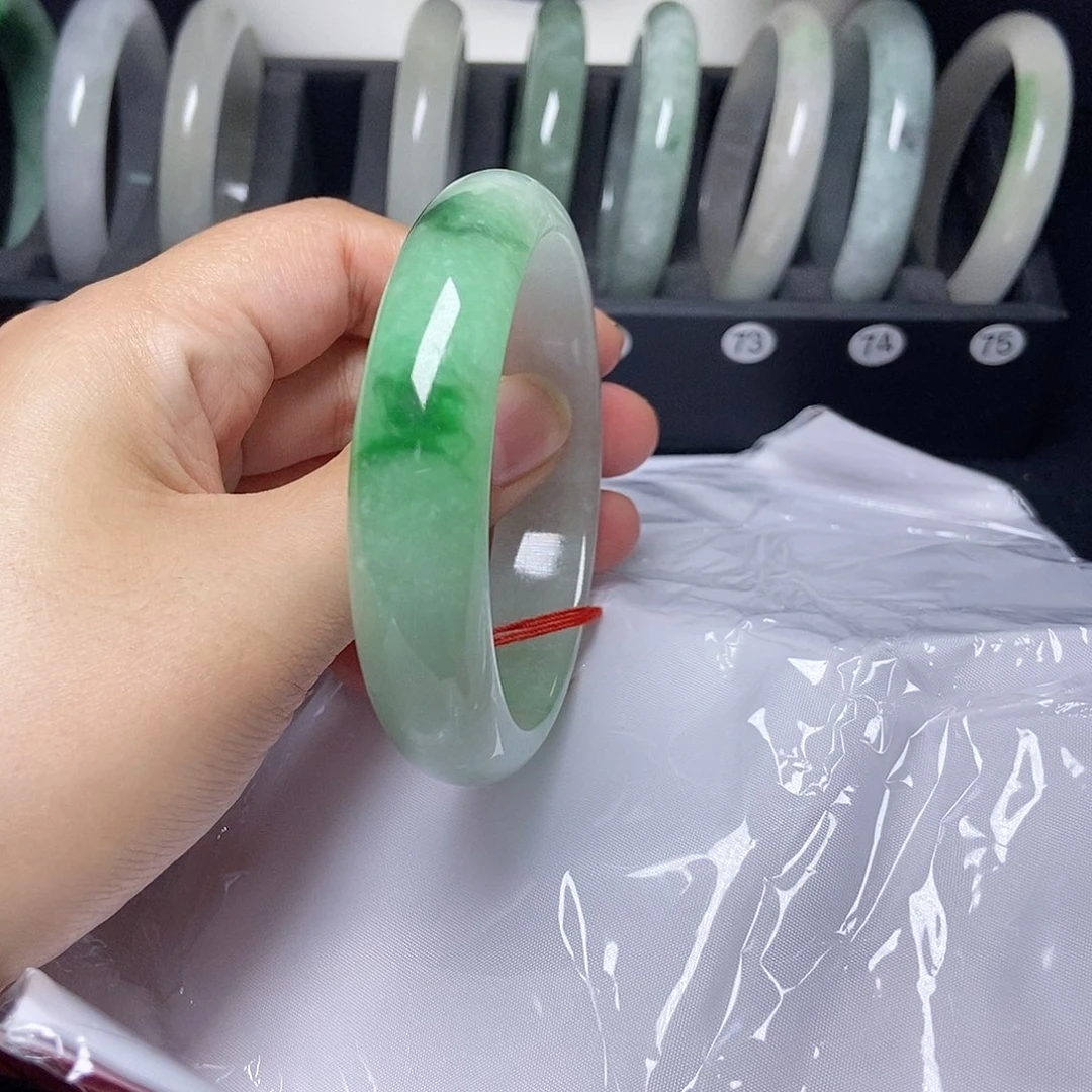 奶***？翡翠未镶嵌手镯59.4圈