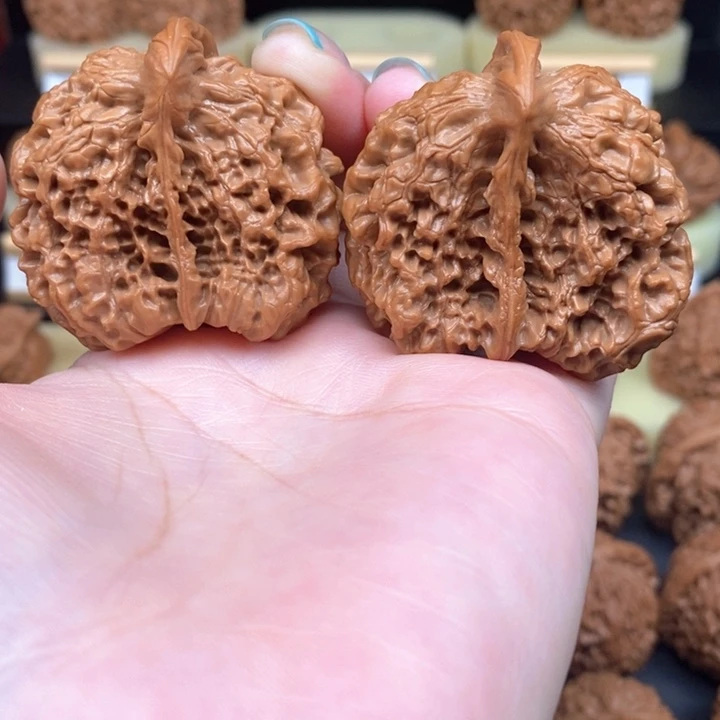 文玩核桃吊坠座山雕46