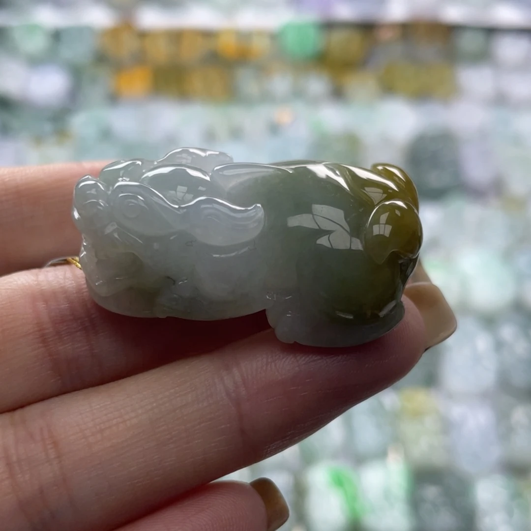 翡翠未镶嵌颈饰貔貅