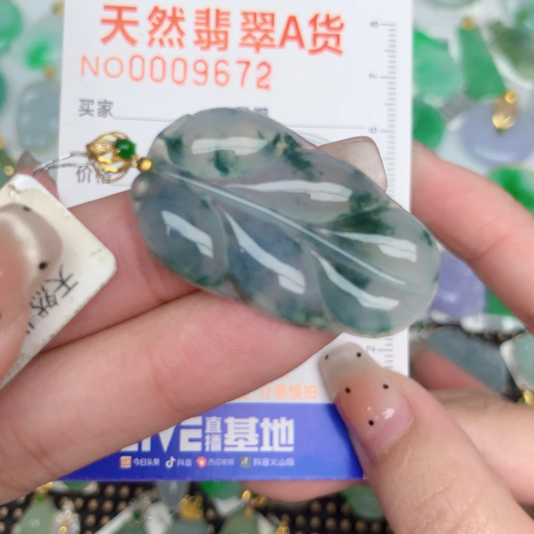 糖***糖翡翠18K金镶嵌颈饰叶子
