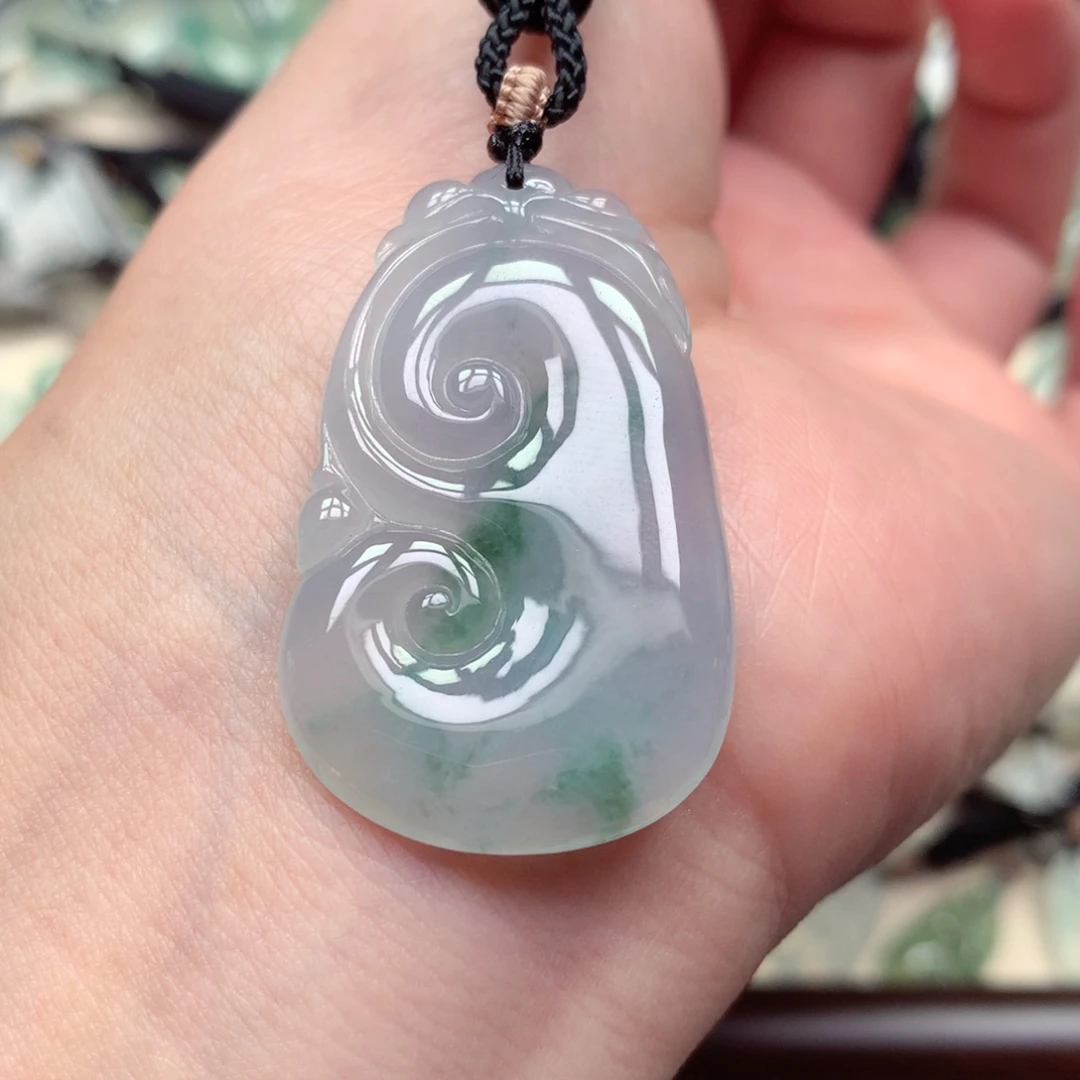 翡翠未镶嵌颈饰如意