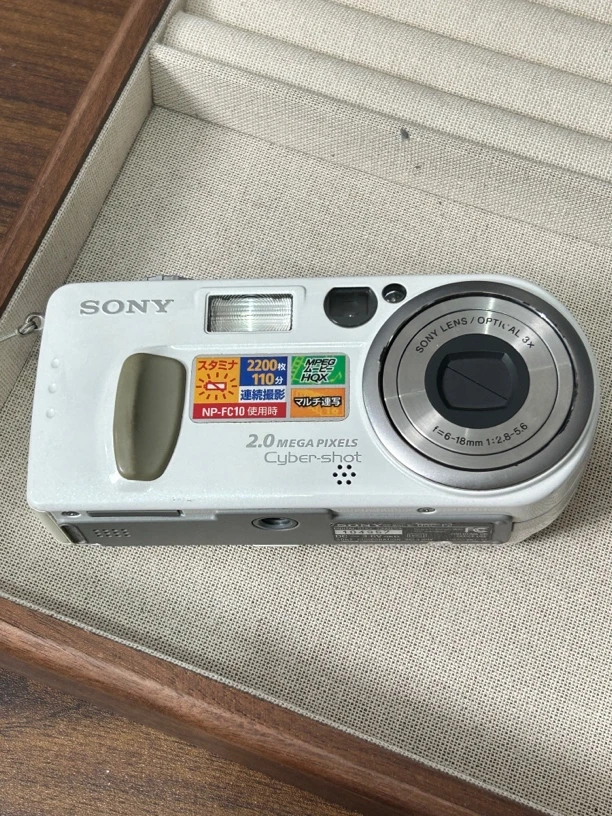 9新 Sony/索尼 p2 白色 日版无中文 复古ccd数码相机 配128m长棒