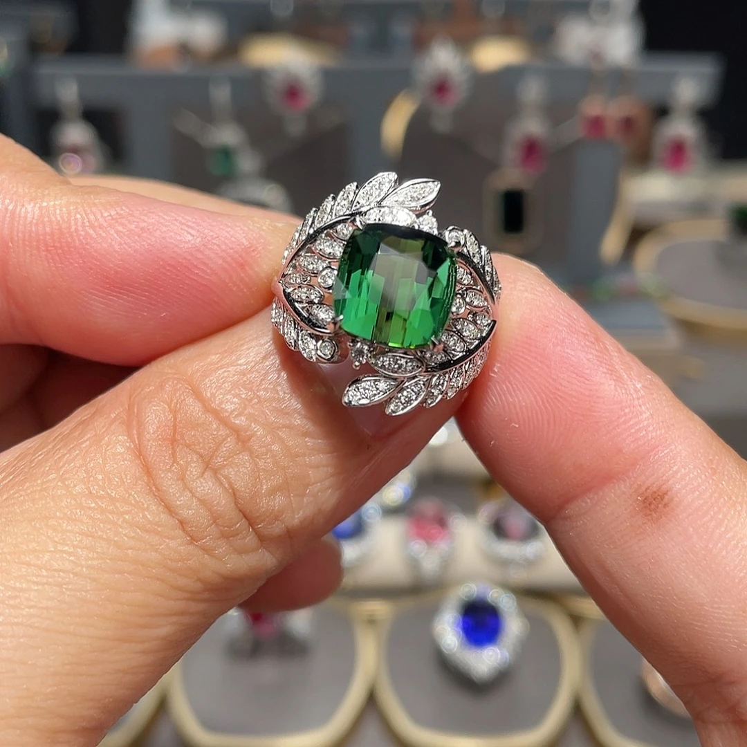 戒指18K金镶嵌碧玺5.71ct