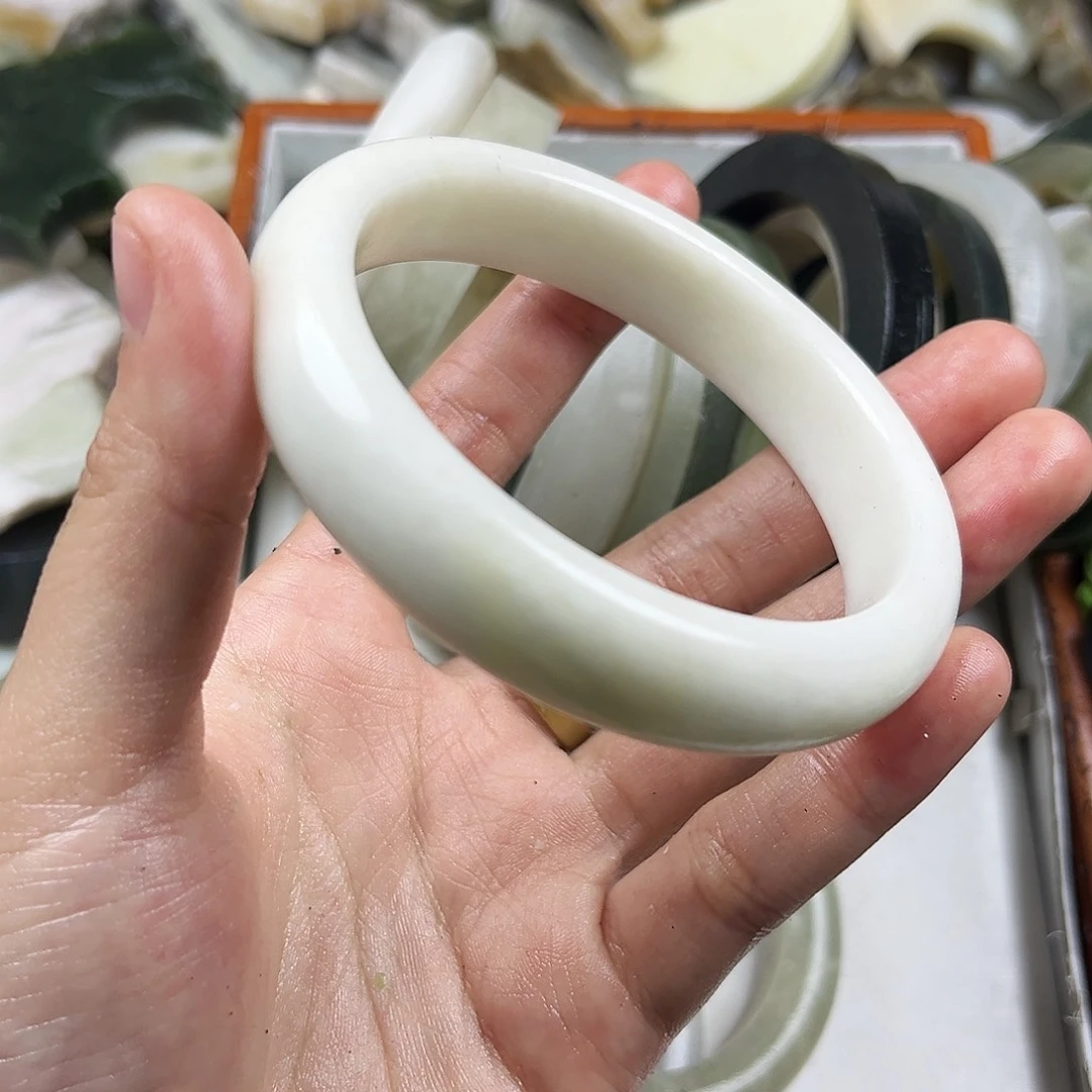 未镶嵌手链和田玉（糖玉）人****l