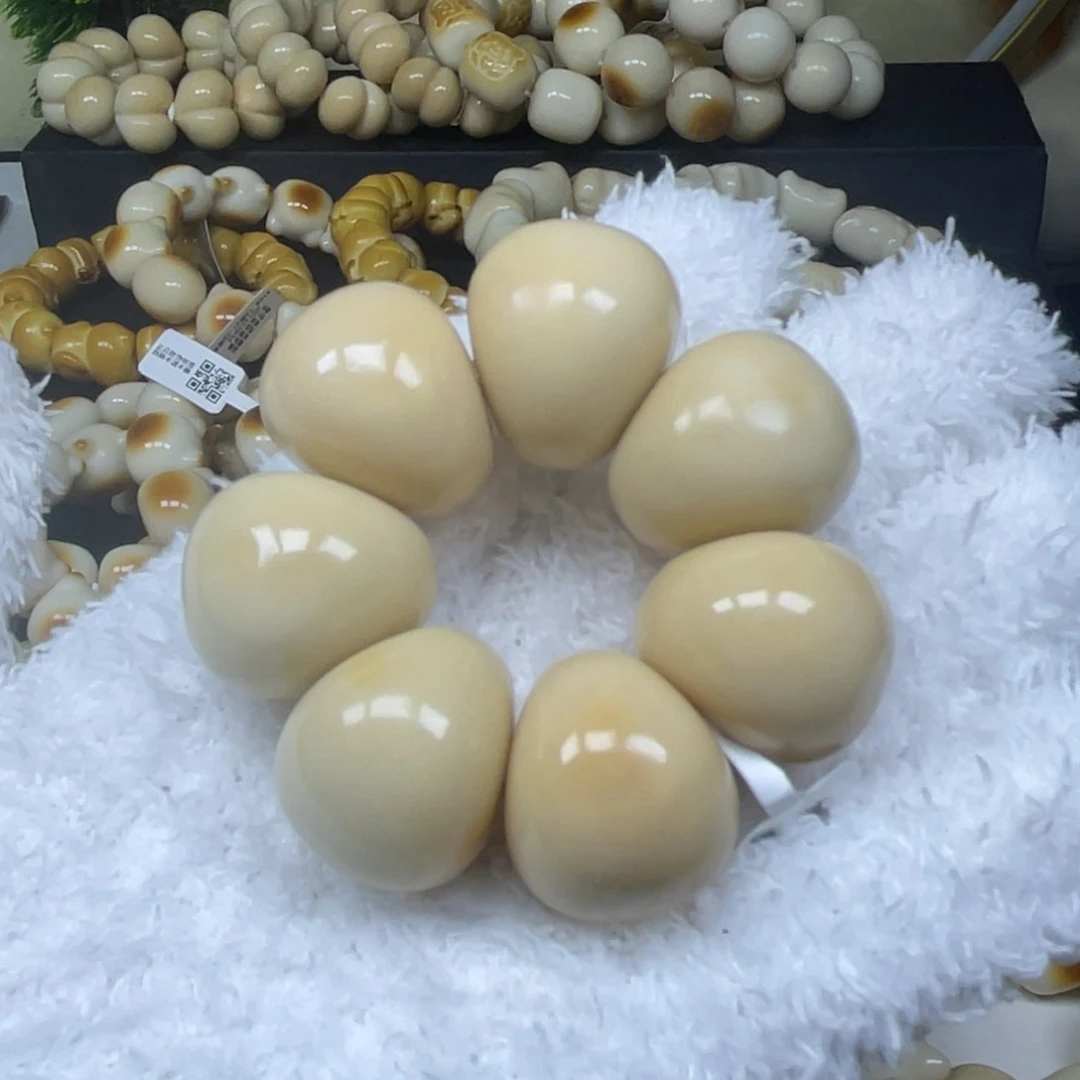 吊坠菩提根/象牙果9,18.33微瑕山竹